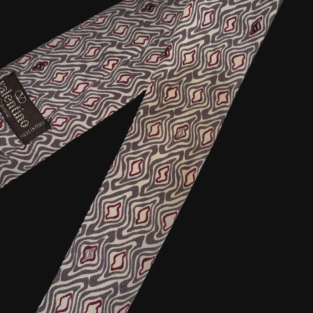 Valentino‎ Cravatte Mens Silk Tie Geometric Wavy Diamond Burgundy Grey Italy Vtg